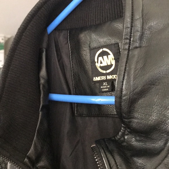 Men’s Leather Jacket - Picture 3 of 5